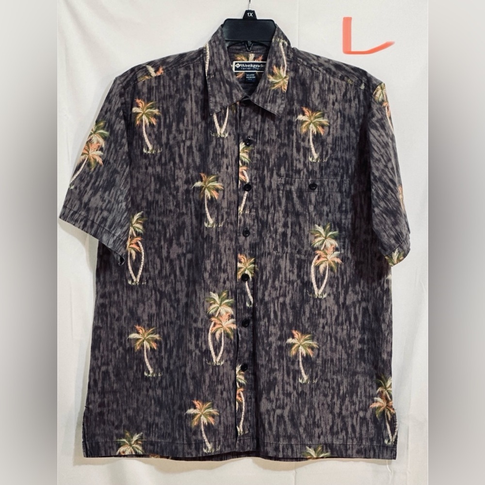 MENS PURPLE BUTTON DOWN W/ PALM TREES & MADE W/ THE FINEST COTTON
